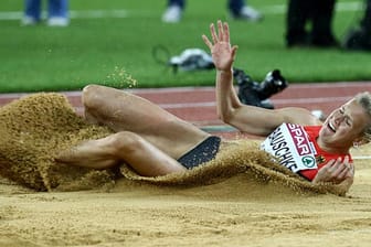 Weitspringerin Melanie Bauschke weinte nach ihrem letzten Versuch bittere Tränen.