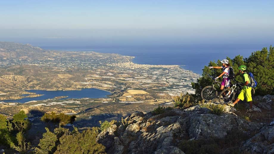 Ist die große Sommerhitze vorbei, beginnt auf Kreta die Mountainbikesaison.