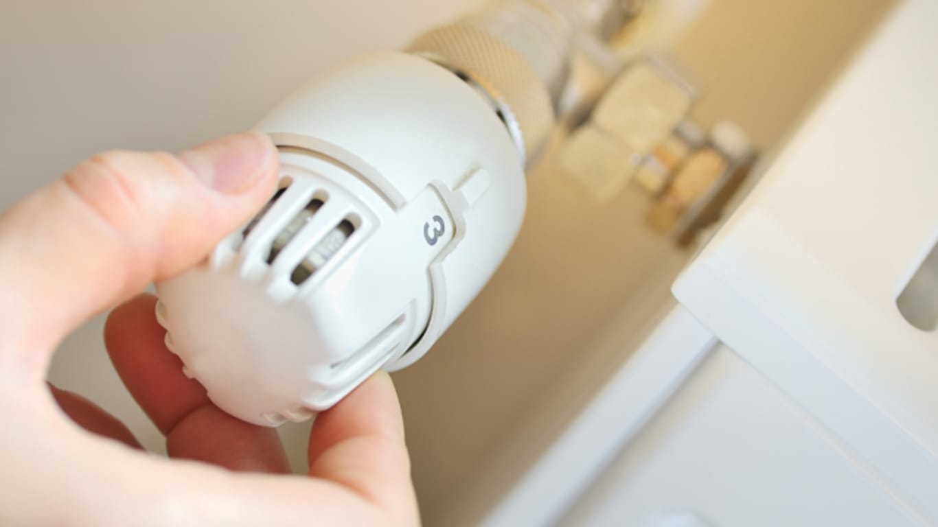 Wenn Ihr Heizkörper ungleichmäßig warm ist und nicht ausreichend heizt, kann das am Thermostatventil liegen.