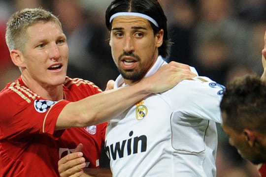 In der letzten Saison waren Bastian Schweinsteiger und Sami Khedira noch Gegner im Halbfinale der Champions League. Spielen sie bald gemeinsam für den FC Bayern?
