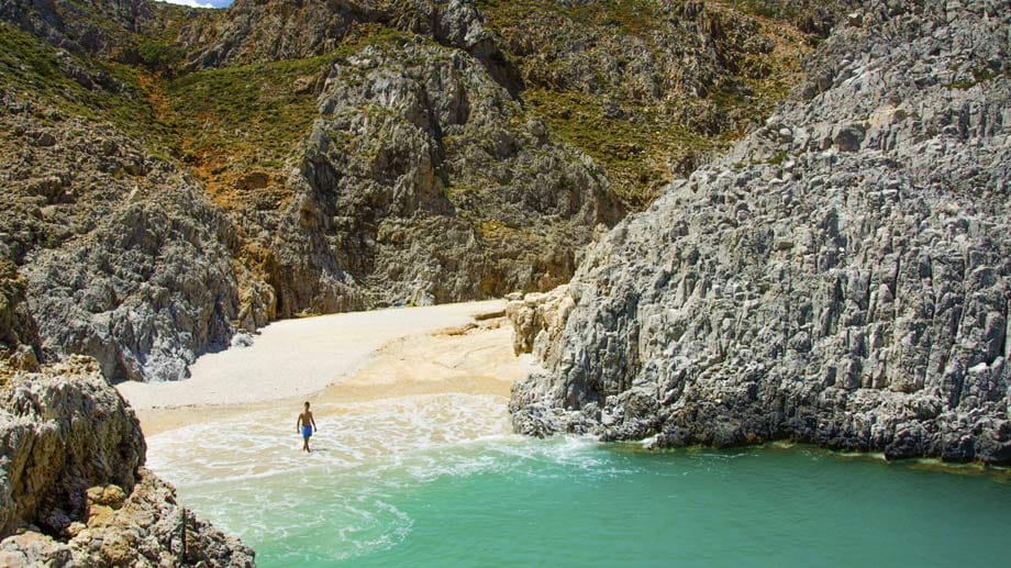Kreta, die größte griechische Insel, ist im Oktober mit 24 Grad in der Luft und 23 Grad im Wasser auch die wärmste.