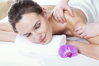 Die Tuina-Massage ist eine alte chinesische Massagetechnik
