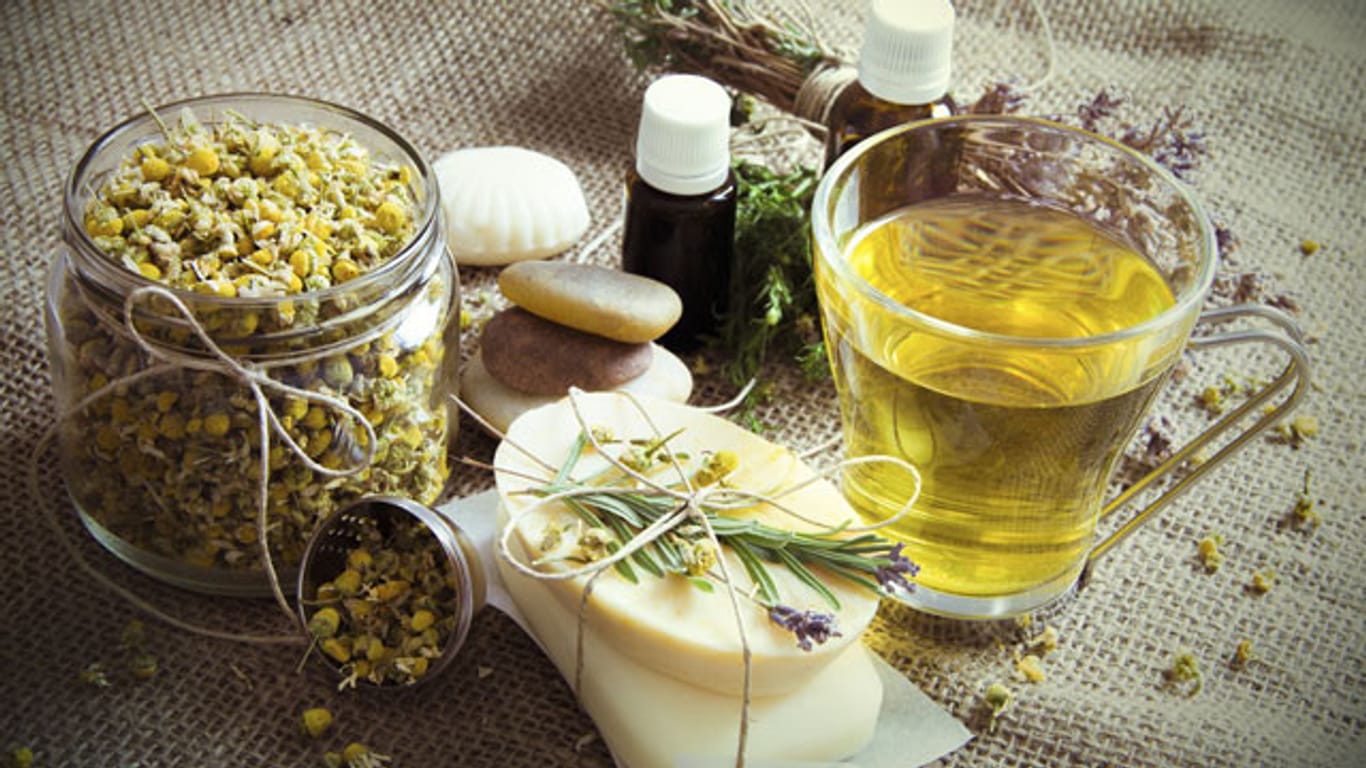 Kamille, Teebaumöl l und Heilerde verwöhnen den Körper und pflegen Ihre Haut