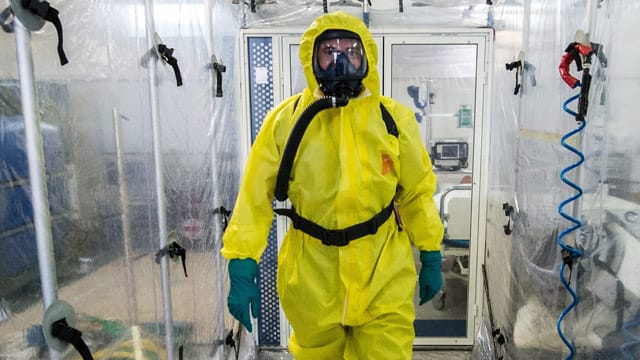 Das Ebola-Virus schaltet hoch effizient die Abwehrreaktionen aus - Forscher haben diesen raffinierten Mechanismus entschlüsselt Das Ebola-Virus schaltet hoch effizient die Abwehrreaktionen aus - Forscher haben diesen raffinierten Mechanismus entschlüsselt