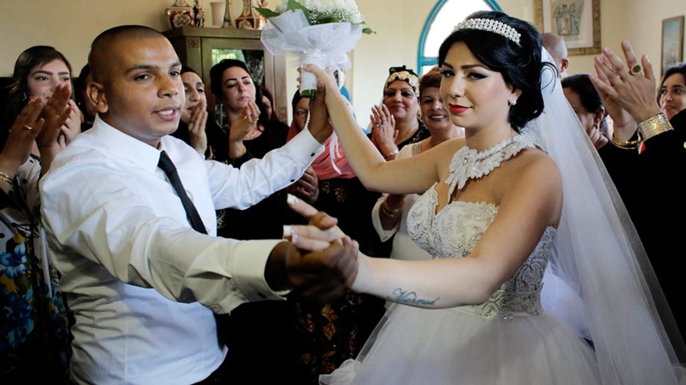 Mahmoud Mansour und seine Frau Maral Malka feierten trotz der Proteste ihre Hochzeit