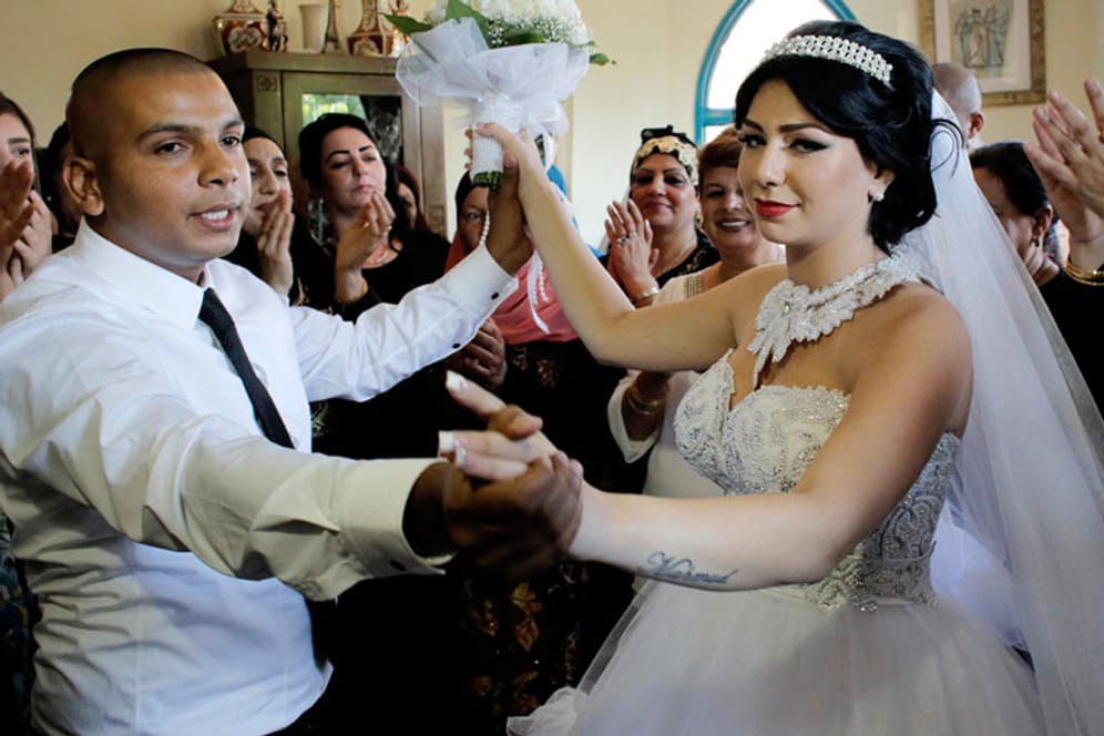 Mahmoud Mansour und seine Frau Maral Malka feierten trotz der Proteste ihre Hochzeit