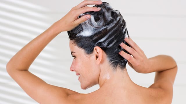 Tipp: Waschen Sie Ihre Haare nicht täglich! Drei Mal die Woche genügt