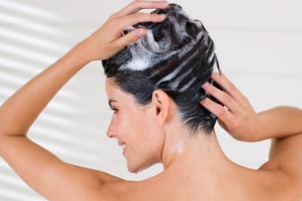 Tipp: Waschen Sie Ihre Haare nicht täglich! Drei Mal die Woche genügt