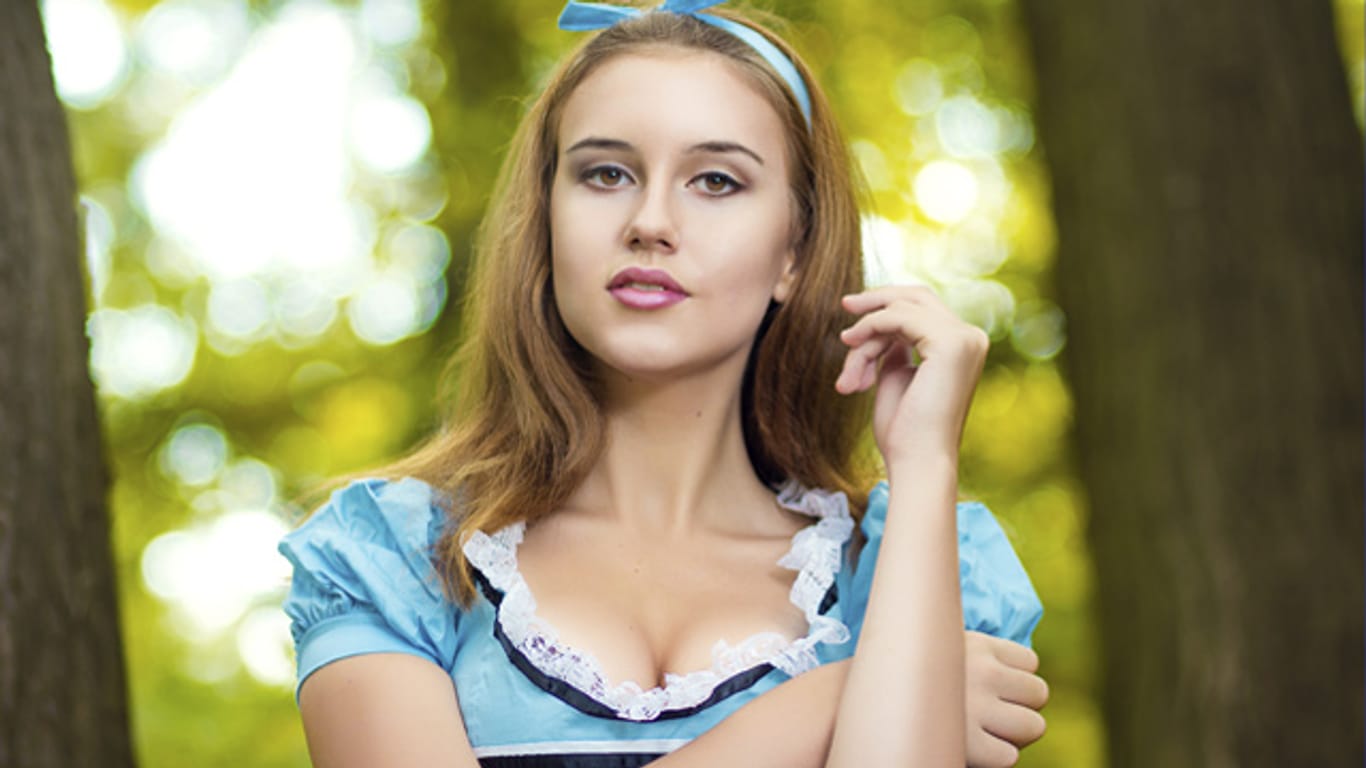 Eine Verkleidung als "Alice im Wunderland" ist unschuldig und doch sexy