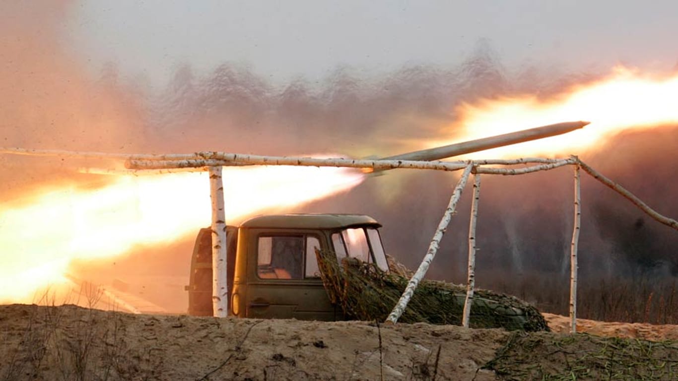 Mit einem solchen Grad-Raketenwerfer sollen die Rebellen einen Konvoi mit Flüchtlingen aus Lugansk getroffen haben.