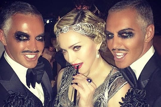 Madonna mit den beiden Zwillingen Dean und Dan Caten vom Modelabel Dsquared2.