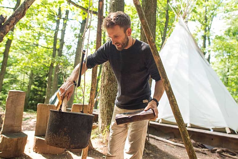 Marc Freukes warf alles hin und baute sich in der Natur ein neues Leben auf.