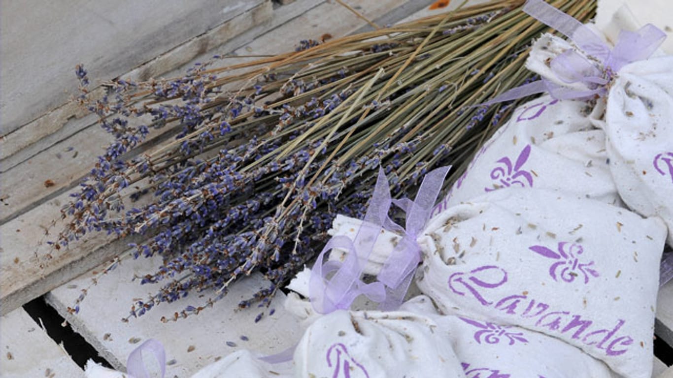 Lavendelsäckchen verbreiten den angenehmen und beruhigenden Lavendelduft.