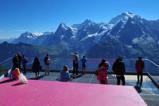 Unter den Füßen nichts als Glas - dann kommt lange nichts: Der "Skyline Walk" am Schilthorn.