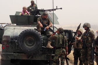 Kurdische Peschmerga-Einheiten können im Kampf gegen die Terrormiliz IS womöglich mit Waffen und Munition aus Deutschland rechnen.