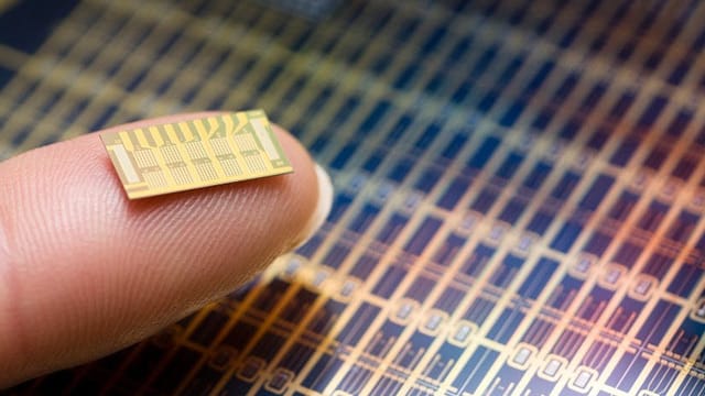 Verhütung mithilfe eines Chips: Die Idee für das Implantat soll von Bill Gates stammen.