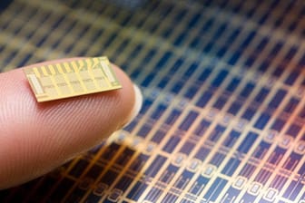 Verhütung mithilfe eines Chips: Die Idee für das Implantat soll von Bill Gates stammen.