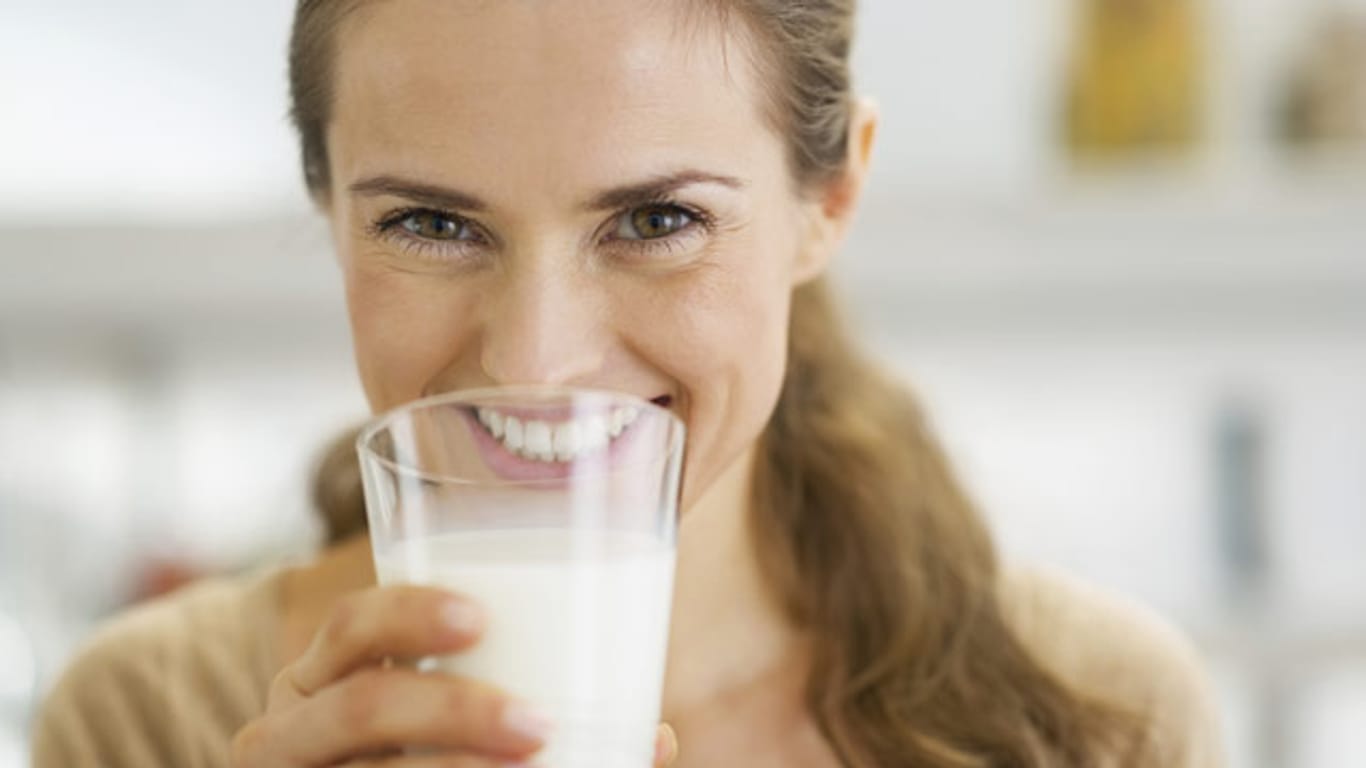 Wenn Sie Milch trinken, versorgen Sie Ihren Körper mit Magnesium, was den Stress vorbeugt.