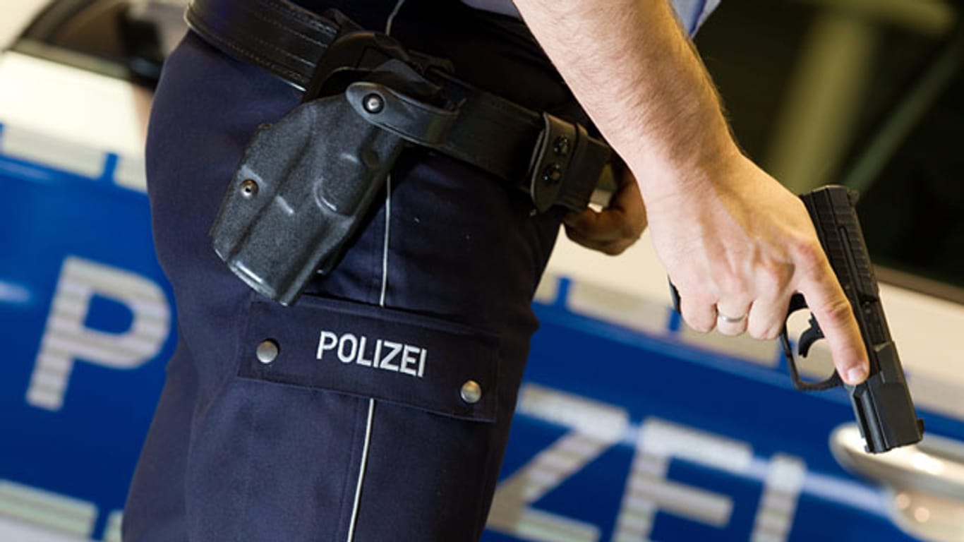 Der Vorfall in Cottbus hat erneut eine Diskussion um den Schusswaffeneinsatz von Polizisten in Brandenburg ausgelöst.