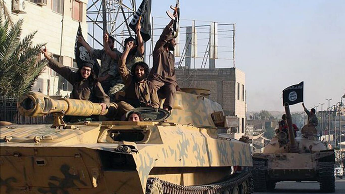 IS-Terroristen haben nach Medienberichten mindestens 18 Syrer grausam getötet.