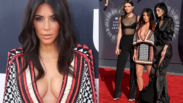 Kim Kardashian setzt ihre Oberweite perfekt in Szene - ihr Kleid sieht durch das kastenförmige Oberteil insgesamt allerdings etwas unförmig aus.
