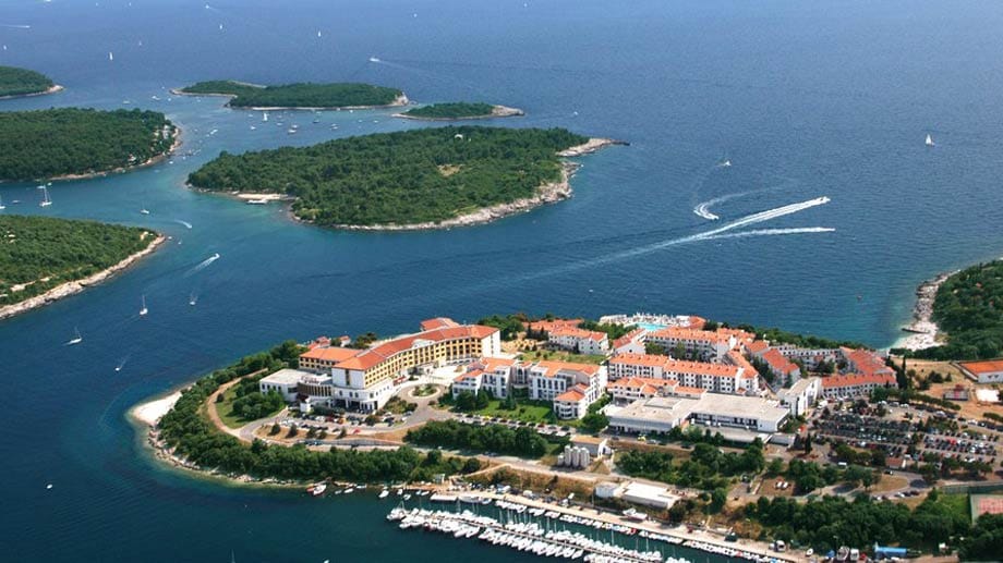 Die Anlage des "Hotel Park Plaza Verudela Pula" liegt auf der kleinen Halbinsel, die zu Istrien zählt.