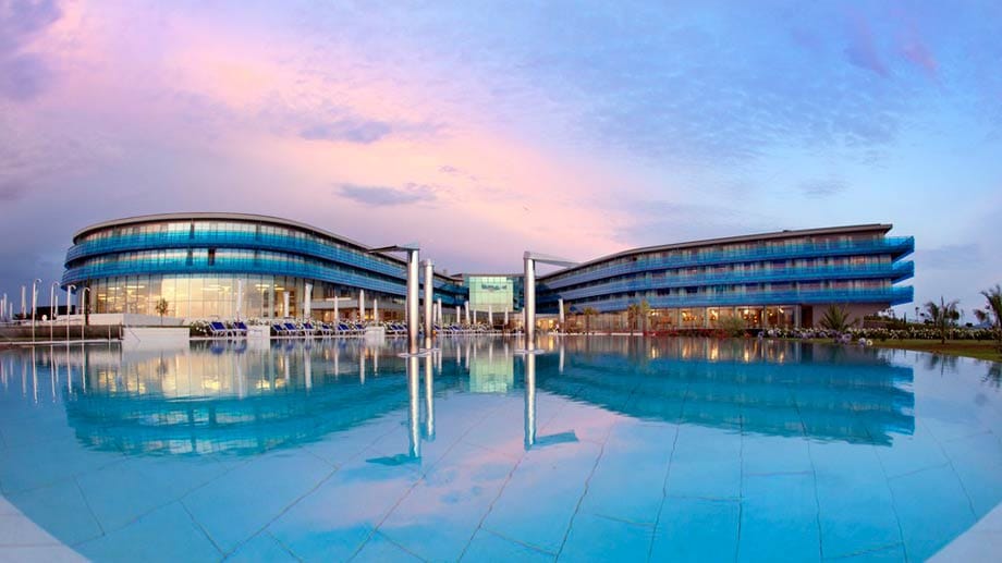 Die Lage des "Falkensteiner Hotel & Spa Iadera" in Petrcane, Dalmatien, ist traumhaft schön. Man kann sich am Pool, aber auch am Meer oder in der naturbelassenen Landschaft aufhalten.