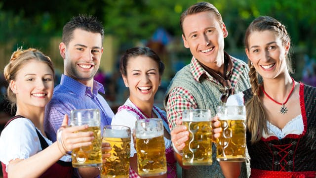 Das Oktoberfest ist nicht nur bei Einheimischen beliebt. Aus der ganzen Welt reisen Wiesn-Fans an.