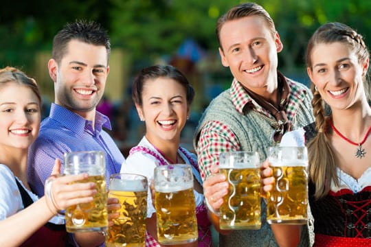 Das Oktoberfest ist nicht nur bei Einheimischen beliebt. Aus der ganzen Welt reisen Wiesn-Fans an.