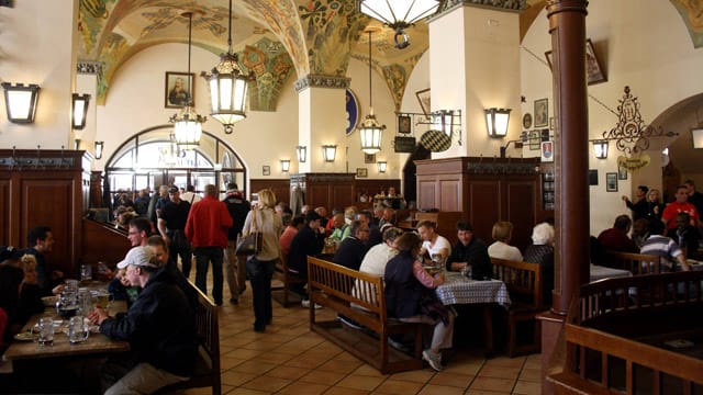 Das Hofbräuhaus ist nicht nur eine der bekanntesten gastronomischen Institutionen Münchens, sondern wohl auch das berühmteste bewirtete Brauhaus der Welt.