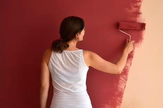 Eine gute Wandfarbe erkennen Sie nicht nur an der Deckkraft - sondern auch an ihren Inhaltsstoffen