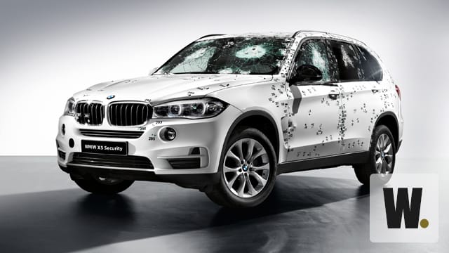 Der BMW X5 Security Plus trotzt Beschuss durch eine Kalaschnikow.