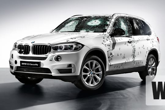 Der BMW X5 Security Plus trotzt Beschuss durch eine Kalaschnikow.