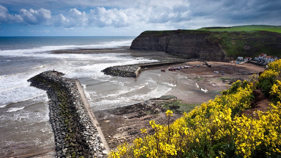Der Staithes Strand in Yorkshire wurde von Surfers Against Sewage als Europas schlechtester Strand eingestuft. Aufgrund der Wasserverschmutzung. Laut der Marine Conservation Society werden nicht europäische Richtlinien erfüllt. Daher gilt auch hier: Dem Wasser lieber fern bleiben, sonst riskiert man seine Gesundheit!
