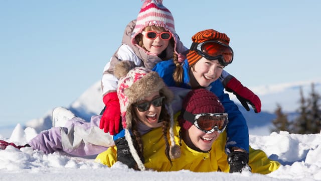 Mit der Zeit fängt Skibekleidung nach dem Sport nicht nur an, schlecht zu riechen, sondern verliert auch ihre Wasser abweisende Funktion