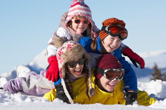 Mit der Zeit fängt Skibekleidung nach dem Sport nicht nur an, schlecht zu riechen, sondern verliert auch ihre Wasser abweisende Funktion