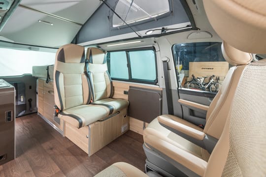 Ausgebaute Kastenwagen sind beliebte Reisemobile - hier das Interieur des Hymercar Capetown