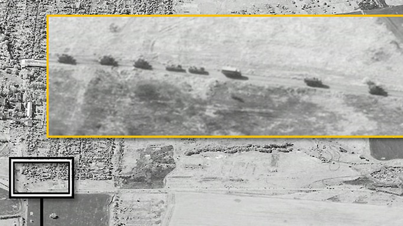 Diese Satellitenaufnahmen zeigen nach Auffassung der Nato russische Artilleriegeschütze in einem Konvoi auf ukrainischem Boden am 21. August 2014 in der Nähe von Krasnodon.