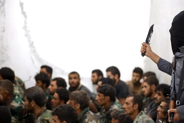 Kämpfer des Islamischen Staates (IS) haben nach eigenen Angaben 250 gefangene syrische Soldaten getötet.