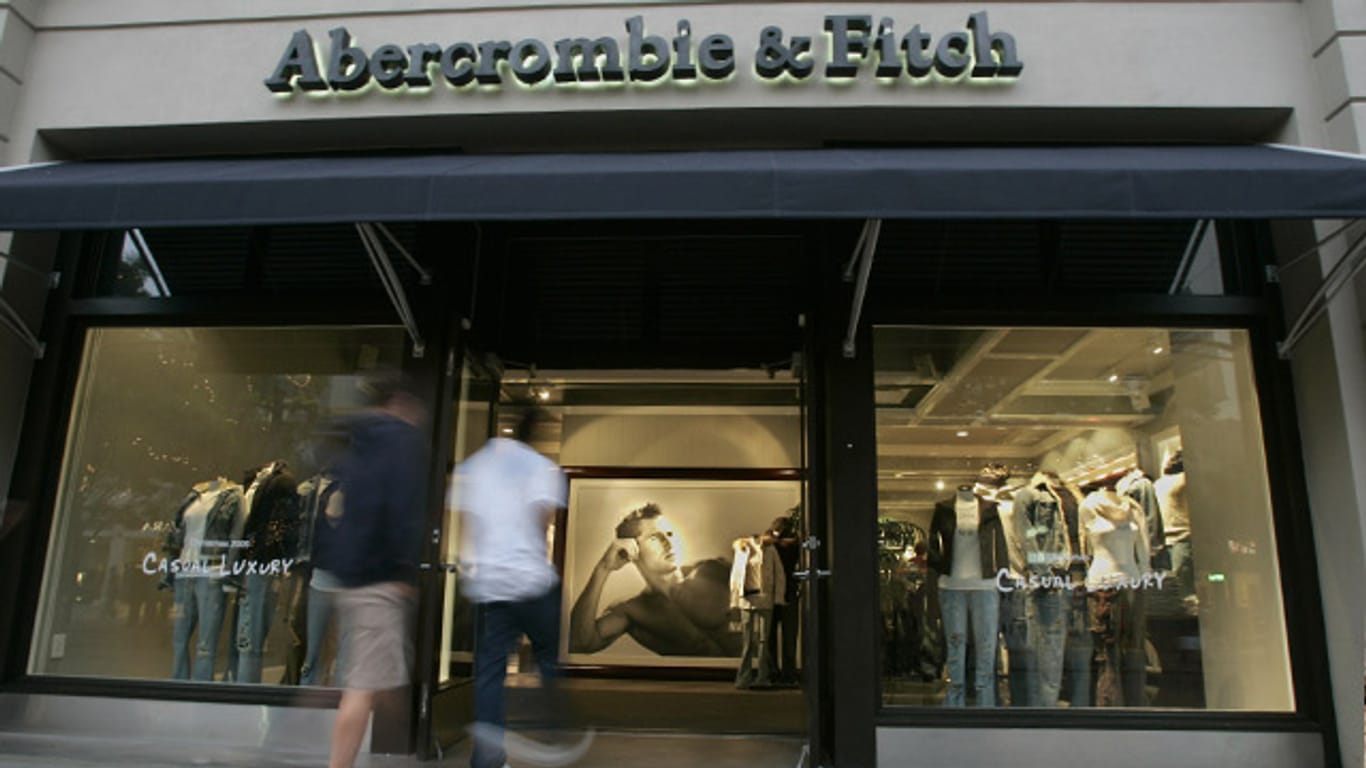 Abercrombie & Fitch streicht sein Logo - Schriftzug über den Filialen soll aber bleiben