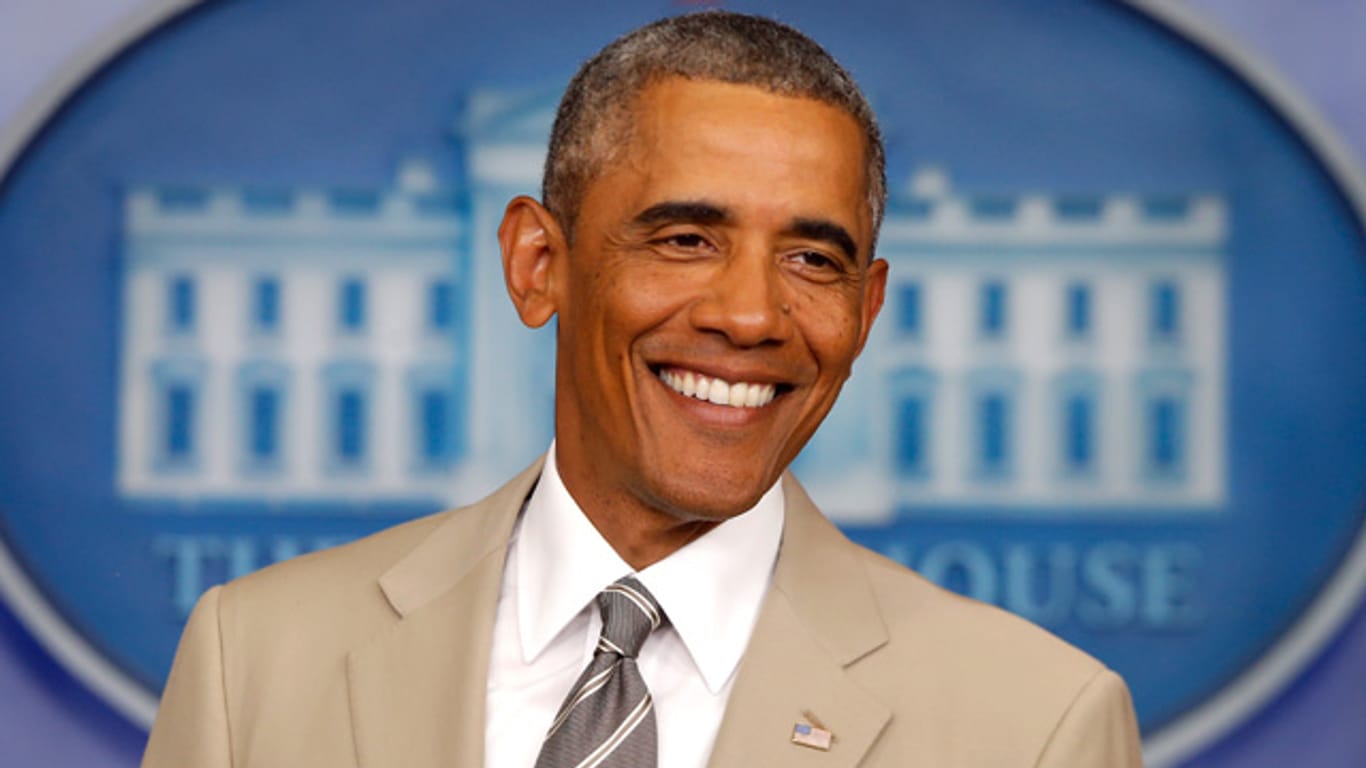 Steht zum "Tan Suit": Barack Obama hat seinen beigefarbenen Sommeranzug verteidigt.