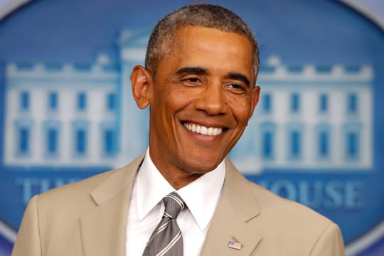 Steht zum "Tan Suit": Barack Obama hat seinen beigefarbenen Sommeranzug verteidigt.