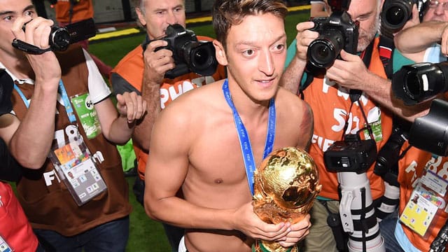 Mesut Özil nach dem WM-Triumph im Maracana.