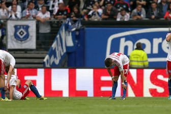 Die HSV-Profis nach der Niederlage gegen Paderborn enttäuscht.