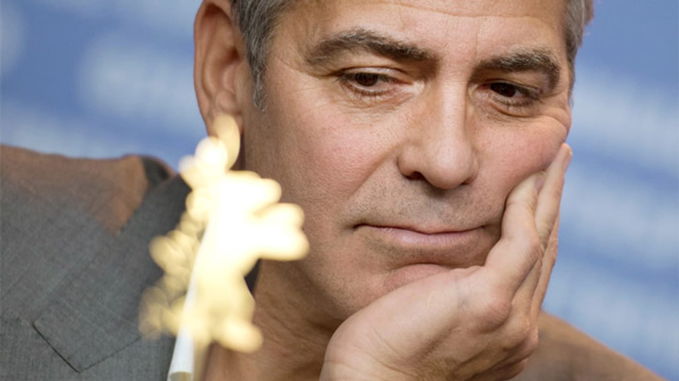 George Clooney wird seit einem Unfall am "Syriana"-Set von Schmerzen geplagt.