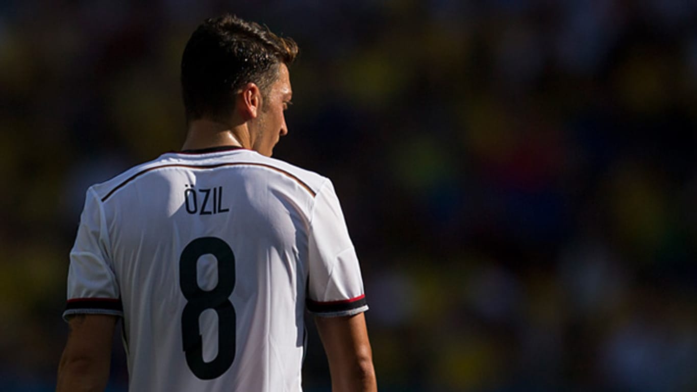 Muss aufgrund anhaltender Knöchelprobleme im Länderspiel gegen Argentinien pausieren: Nationalspieler Mesut Özil.