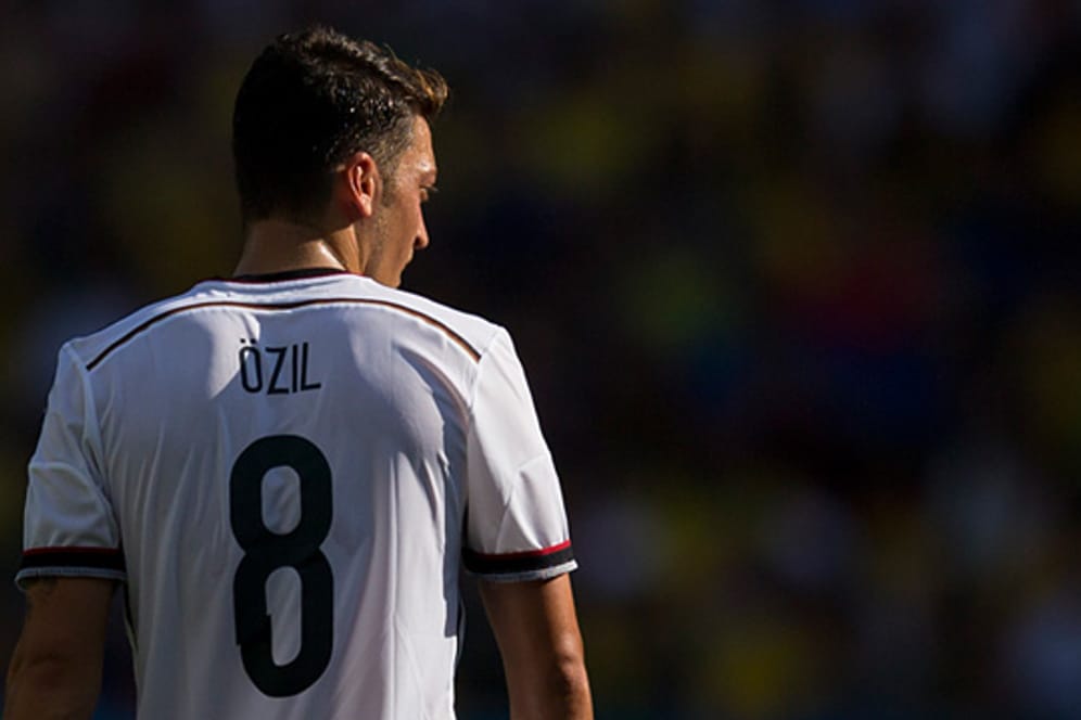 Muss aufgrund anhaltender Knöchelprobleme im Länderspiel gegen Argentinien pausieren: Nationalspieler Mesut Özil.