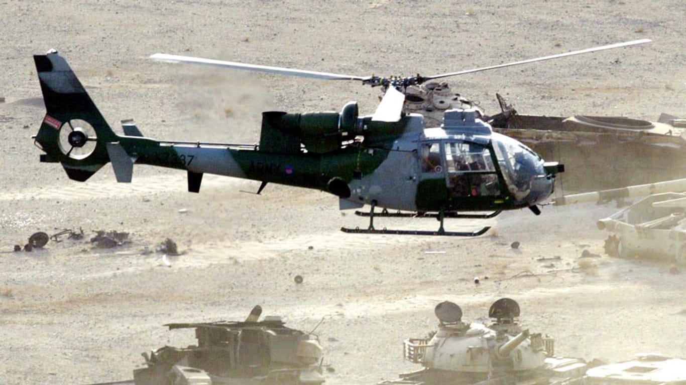 Britischer Kampfhubschrauber vom Typ Gazelle im Irak während des Dritten Golfkriegs im Jahr 2003.
