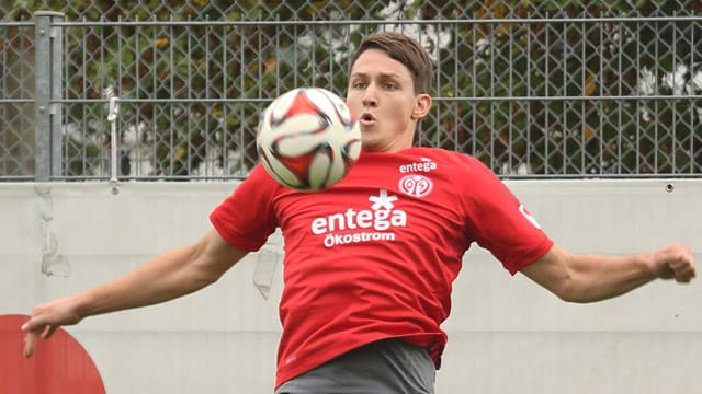 Philipp Wollscheid im Training bei seinem neuen Arbeitgeber Mainz 05. Philipp Wollscheid im Training bei seinem neuen Arbeitgeber Mainz 05.