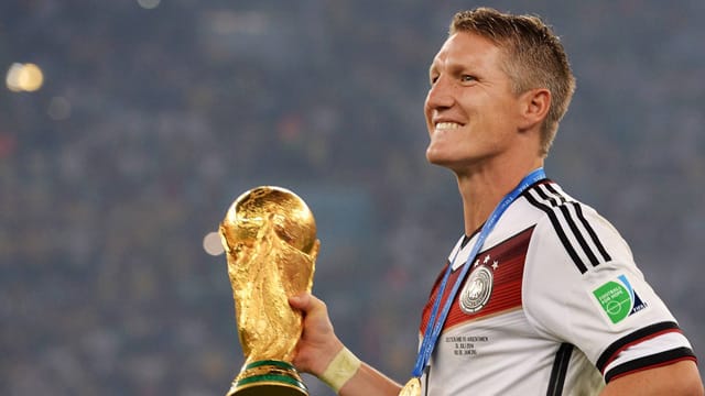 Bastian Schweinsteiger wird die DFB-Elf künftig aus Feld führen.